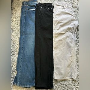 bundle of 3 levi jeans